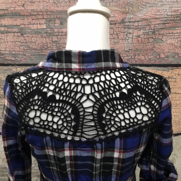 Bongo Blue and Black Flannel top Size small - Picture 7 of 9